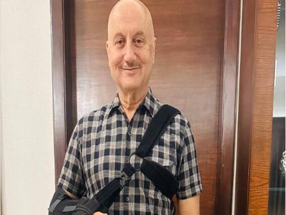 Anupam Kher injured during the shooting of 'Vijay 69', the actor said - 'Mother said I have got bad eyesight' 'વિજય 69'ના શૂટિંગ દરમિયાન ઘાયલ થયા અનુપમ ખેર, અભિનેતાએ કહ્યું- 'માએ કહ્યું નજર લાગી ગઈ..