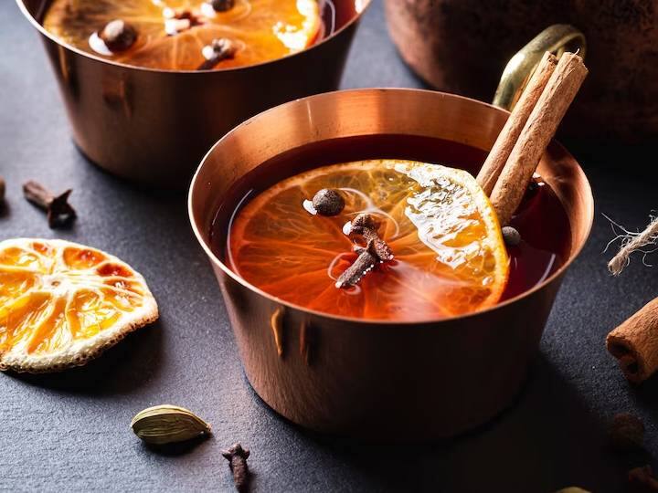 इसे बनाने के लिए आपको चाहिए दही, सिंघारे का आटा, सेंधा नमक, लाल मिर्च पाउडर और कुछ कम मसालें. इसके इस्तेमाल से आपको आसानी से तैयार किया जा सकता है. इसे आप घर पर एक बार जरूर आजमा कर देखिए.इस डिश को बनाने के लिए, एक मीडियम बाउल लें और उसमें दही, सिंघाड़े का आटा, सेंधा नमक, लाल मिर्च पाउडर और चीनी मिलाएं। दही के चिकना होने तक इसे अच्छी तरह से फेंट लें.