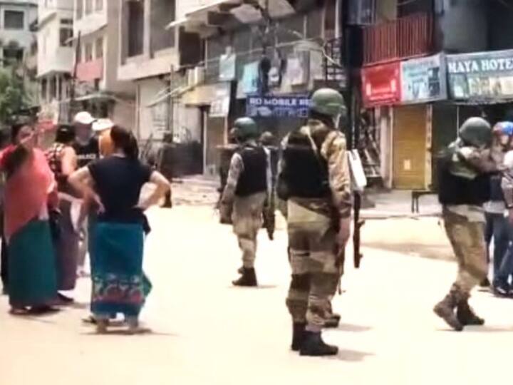 Security forces trying to bring the situation under control. Indian Army and Central Armed Police Forces (CAPF) were rushed to the Checkon area in state capital Imphal following altercation. Image Source: Pallav Bora