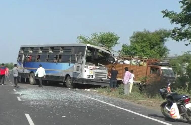Mehsana: bus stuck with either in vasai mehsana highway, one woman died Mehsana: બંધ પડેલી આઇશર સાથે બસ અથડાઇ, એક મહિલાનું મોત, કન્ડક્ટર ઘાયલ