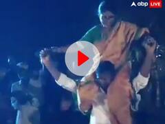 Watch: पत्नी को कंधे पर बिठाकर NCP विधायक नरहरि जिरवाल ने किया ऐसा डांस, देखते रह गए लोग, वीडियो वायरल