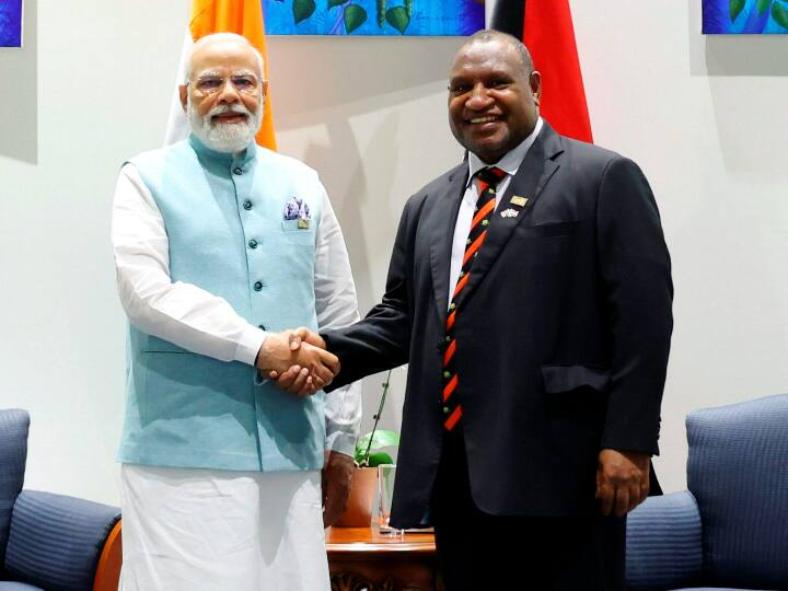 Papua New Guinea PM On Narendra Modi touched Prime Minister Modis feet yesterday today praised him read पापुआ न्यू गिनी के पीएम ने प्रधानमंत्री मोदी के कल छुए थे पैर, आज कर दी जमकर तारीफ, बोले- ये वो आवाज हैं जो....