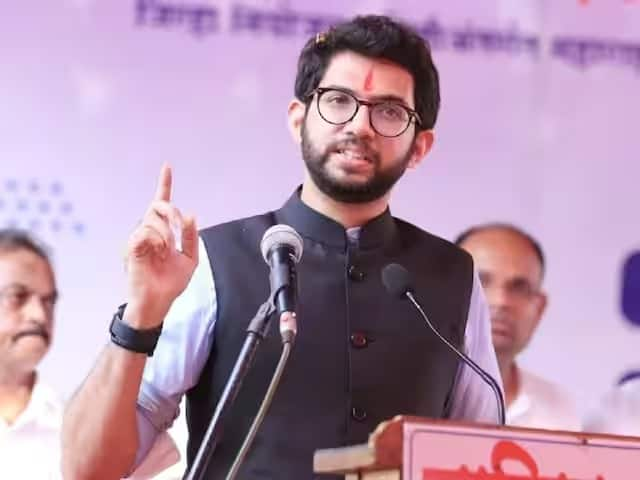 Aditya Thackeray at Nagpur: आदित्य ठाकरे आज नागपूरच्या दौऱ्यावर आहेत. कोराडी औष्णिक वीज केंद्रासाठी महानिर्मितीने निश्चित केलेल्या नांदगाव येथील राखेच्या तलावाच्या ठिकाणी जाणार आहेत.