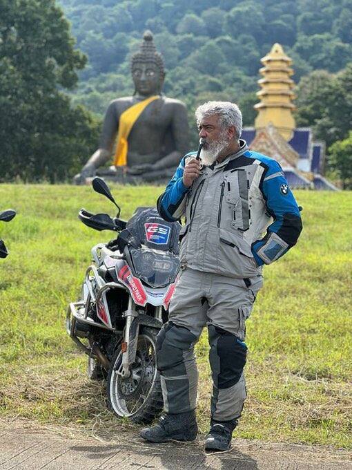 இவரின் புதிய தொடக்கம் வெற்றி பெற திரைப்பட பிரபலங்களும், ரசிகர்களும் வாழ்த்தி வருகின்றனர்