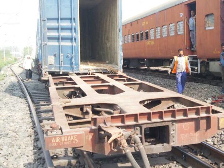 Bihar News: पंडित दीनदयाल-गया रेलखंड पर मालगाड़ी बेपटरी, धनेछा रेलवे स्टेशन के पास हादसा, कई ट्रेनें प्रभावित
