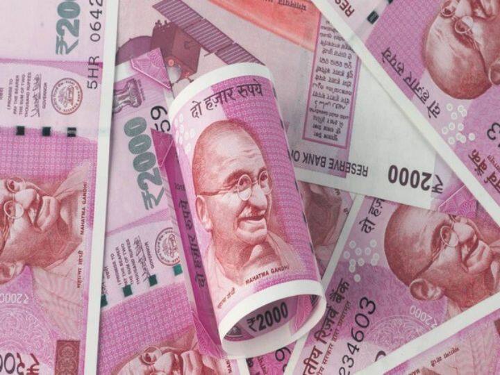 Rupees 2000 notes BJP leader filed petition in delhi high court that note should be deposited only in bank 2000 के नोट का मामला पहुंचा दिल्ली हाईकोर्ट, कहा- बिना ID कार्ड के बैंक में जमा करने की नहीं मिलनी चाहिए अनुमति