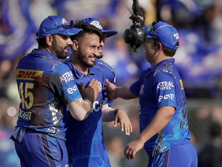 मुंबई इंडियंस को एक बार फिर मिली है प्लेऑफ में जगह, ऐसा शानदार रहा है रिकॉर्ड Mumbai Indians' record in IPL know how many trophy won and qualified for playoffs and everything you need to know about MI मुंबई इंडियंस को एक बार फिर मिली है प्लेऑफ में जगह, ऐसा शानदार रहा है रिकॉर्ड