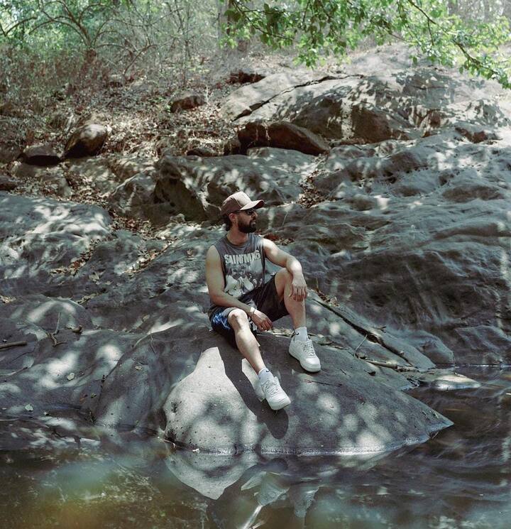 ਕਾਬਿਲੇਗ਼ੌਰ ਹੈ ਕਿ ਦਿਲਜੀਤ ਦੋਸਾਂਝ ਹਾਲ ਹੀ 'ਚ 'ਜੋੜੀ' ਫਿਲਮ 'ਚ ਨਿਮਰਤ ਖਹਿਰਾ ਨਾਲ ਰੋਮਾਂਸ ਕਰਦੇ ਨਜ਼ਰ ਆਏ ਹਨ। ਇਸ ਫਿਲਮ 'ਚ ਦਿਲਜੀਤ-ਨਿਮਰਤ ਦੀ ਲਵ ਕੈਮਿਸਟਰੀ ਨੂੰ ਖੂਬ ਪਸੰਦ ਕੀਤਾ ਗਿਆ ਹੈ।