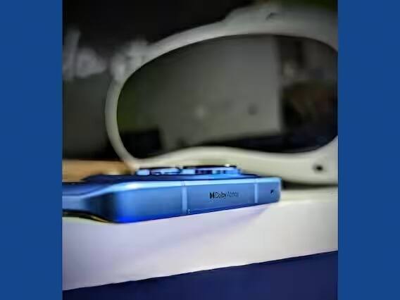 Motorola Edge 40 स्मार्टफोनची प्री ऑर्डर 23 मेपासून सुरू होणार आहे. ज्या ग्राहकांना हा फोन खरेदी करायची इच्छा आहे, ते फ्लिपकार्ट आणि अन्य ई- कॉमर्स वेसाईटवरू फोन ऑर्डर करू शकतात.