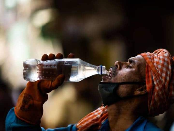 गर्मी का टॉर्चर शुरू हो गया है! बचना है तो ये छोटे-छोटे टिप्स आपके खूब काम आएंगे Heatwave Warning In Delhi As Temperature Crosses 45 Degrees In Some Areas गर्मी का टॉर्चर शुरू हो गया है! बचना है तो ये छोटे-छोटे टिप्स आपके खूब काम आएंगे