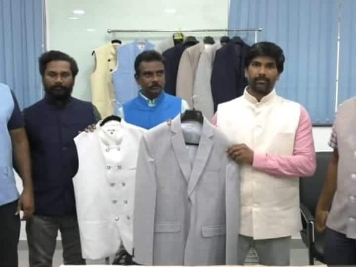 Modi Pet Bottle Jacket: ஜி7 மாநாட்டில் கலந்து கொள்ள ஜப்பான் சென்ற பிரதமர் மோடி அணிந்த ஆடை கரூரில் தயாரிக்கப்பட்டதா..? G7 Summit Modi Weared jacket made from recycled plastic pet bottles made by Karur-based company TNN Modi Pet Bottle Jacket: ஜி7 மாநாட்டில் கலந்து கொள்ள ஜப்பான் சென்ற பிரதமர் மோடி அணிந்த ஆடை கரூரில் தயாரிக்கப்பட்டதா..?