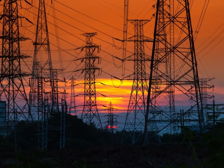 up regulatory board filed proposal for giving reservation in new electricity connections to women ann बिजली कनेक्शन में भी महिलाओं को आरक्षण? यूपी में सरकार कर सकती है फैसला, मिला बोर्ड का प्रस्ताव