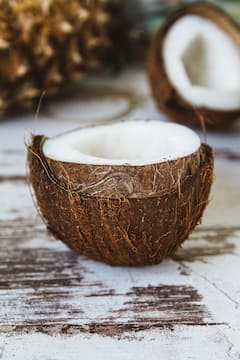 Ayurvedic properties of Coconut: ডিহাইড্রেশন রুখতে এবং মেটাবলিজমের মাত্রা ঠিক রাখতে বিশেষভাবে উপকারী নারকেল তেল