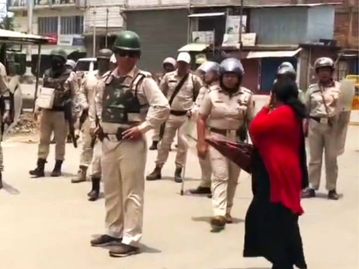 Manipur Police manning the area to prevent any untoward incident. Incidents of arson from the area were also reported after which curfew was imposed. Image Source: Pallav Bora