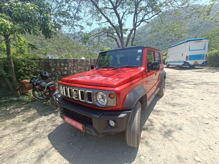 The biggest differentiating factor with the Jimny is the Ladder Frame Chassis plus a 3-link rigid axle suspension and ALLGRIP PRO (4WD) with low range transfer gear (4L mode). The ground clearance unladen is 210mm. (Image Source: Somnath Chatterjee)