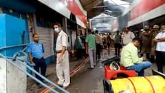 ৯ ঘণ্টা পেরিয়েও জ্বলছে ইংরেজবাজারের বাজির দোকান