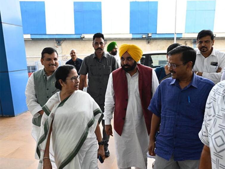 Mamata Banerjee Arvind Kejriwal Meeting West Bengal CM Said we fear central government may change constitution 'நாட்டின் பெயரையே மத்திய அரசு மாற்றிவிடும் என பயமாக உள்ளது..' -மே.வங்க முதலமைச்சர் மம்தா பானர்ஜி அச்சம்..!