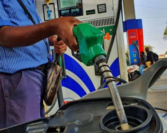 ਪੈਟਰੋਲ ਡੀਜ਼ਲ ਪਵਾਉਂਦੇ ਸਮੇਂ ਸਿਰਫ਼ ਮੀਟਰ 'ਚ ਜ਼ੀਰੋ ਹੀ ਨਹੀਂ ਇਸ ਚੀਜ਼ ਦਾ ਵੀ ਧਿਆਨ ਰੱਖੋ