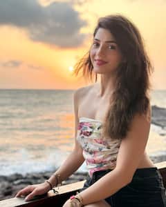 Mehreen Pirzada: సాగరతీరాన చక్కనమ్మ  మెహ్రీన్ పిర్జాదా