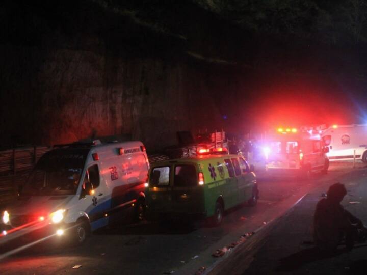 Maharashtra Accident: महाराष्ट्र में हुआ भीषण सड़क हादसा, बस और कंटेनर की टक्कर में पांच की मौत, 14 लोग हुए घायल Maharashtra Road accident on Sindkhed Raja Mehkar Highway Five killed 14 injured bus container collision Maharashtra Accident: महाराष्ट्र में हुआ भीषण सड़क हादसा, बस और कंटेनर की टक्कर में पांच की मौत, 14 लोग हुए घायल