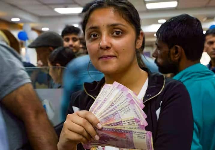 2000 rupee note depositing first day witness confusion chaos banks demand proof pressurize to deposit in accounts 2000 Rupee Note: 2000ની નોટ જમા કરાવવાનો પ્રથમ દિવસ કેવો રહ્યો, જાણો લોકોને શું થઈ મુશ્કેલી ?