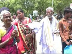 Karur: பட்டா பெயர் திருத்தம் செய்து தராமல் அதிகாரிகள் அலைக்கழிப்பு - சிறுவர், சிறுமியுடன் 5 பேர் தீக்குளிக்க முயற்சி
