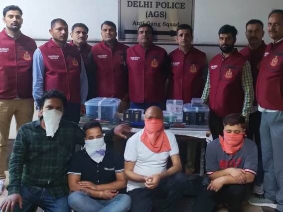 Delhi: दिल्ली में अवैध वीजा रैकेट गिरोह का भंडाफोड़, चार आरोपी गिरफ्तार, जाली दस्तावेज जब्त Delhi: दिल्ली में अवैध वीजा रैकेट गिरोह का भंडाफोड़, चार आरोपी गिरफ्तार, जाली दस्तावेज जब्त