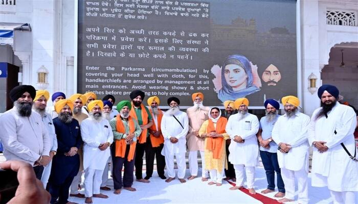 Screen installed to provide information to the people arriving at Sri Darbar Sahib Amritsar ਸ੍ਰੀ ਦਰਬਾਰ ਸਾਹਿਬ ਪੁੱਜਦੀ ਸੰਗਤ ਨੂੰ ਜਾਣਕਾਰੀ ਮੁਹੱਈਆ ਕਰਵਾਉਣ ਲਈ ਸਕਰੀਨ ਸਥਾਪਤ