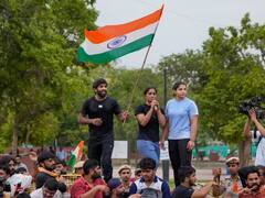 जंतर-मंतर से इंडिया गेट तक पहलवानों का कैंडल मार्च, बजरंग पुनिया बोले- जब तक न्याय नहीं मिलेगा, तब तक...