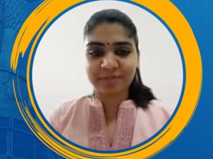 स्मृति मिश्रा ने यूपीएससी सीएसई परीक्षा में चौथा स्थान हासिल किया है. इन्होंने दिल्ली यूनिवर्सिटी के नॉर्थ कैंपस स्थिति मिरांडा हाउस कॉलेज से ग्रेजुएशन किया है. इनका ऑप्शनल सब्जेक्ट जूलॉजी था.