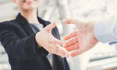 Safalta Ki Kunji: સફળતા માટે બોડી લેંગ્વેજ નિભાવે છે મોટી ભૂમિકા, ભારતીય સંસ્કૃતિમાં શ્રેષ્ઠ માનવામાં આવે છે આ મુદ્રાઓ