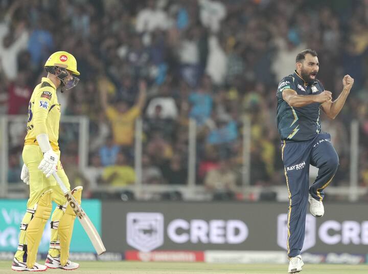 आयपीएल 2023 च्या पहिल्याच सामन्यात चेन्नई संघाला गुजरातकडून पराभवाचा सामना करावा लागला होता. चेन्नई संघाने खातं थोडं उशिरा उघडलं मात्र, शेवटी चेन्नई संघानं दमदार प्रदर्शन करत प्लेऑफमध्ये स्थान मिळवलं.