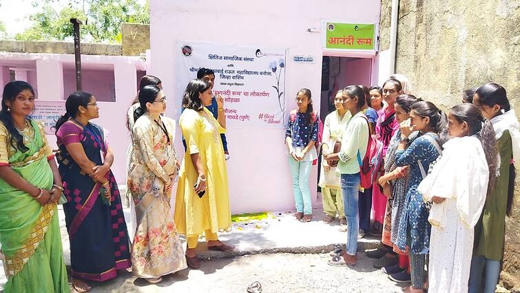 Washim News Anandi Room set up for girl students in school during menstrual cycle Washim News: 'ते' चार दिवस;  शाळेत विद्यार्थिनींकरता उभारली आनंदी रूम, वाशीम जिल्ह्यातील अनुकरणीय प्रयोग