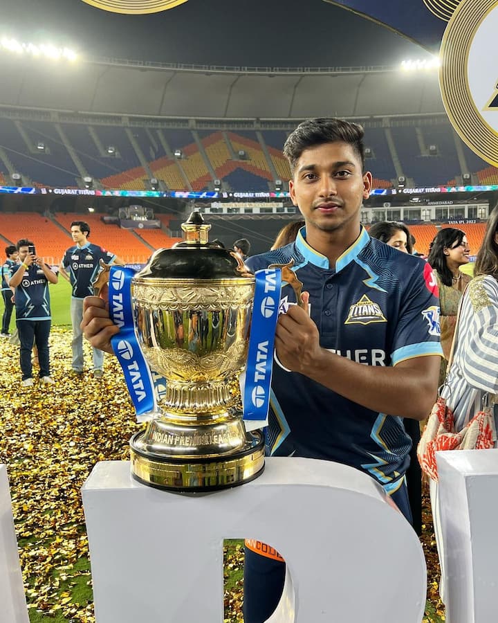 मुश्ताक अली करंडक टी-20 स्पर्धेत दर्शननं 13 बळी घेत टॉप 5 मध्ये स्थान पटकावले. गेल्या तीन वर्षांपासून दर्शन मुश्ताक अली करंडक टी-20 स्पर्धेत टॉप 5 मध्ये आहे. या स्पर्धेत तीन वर्षांत दर्शनच्या नावावर 40 विकेट्सची नोंद.