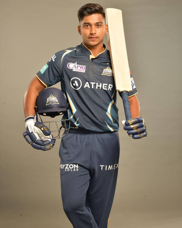 विदर्भाचा वेगवान गोलंदाज दर्शन नळकांडे याला गुजरात टायटन्सने २०२२ च्या लिलावात २० लाख रुपयांच्या मूळ किंमतीत विकत घेतले होते. २०२२ च्या हंगामात गुजरातकडून दर्शन यान आयपीएलमध्ये पदार्पण केले.. गतवर्षी दर्शन याला दोन सामन्यात खेळण्याची संधी मिळाली होती. या दोन सामन्यात दोन विकेट घेतल्या होत्या.