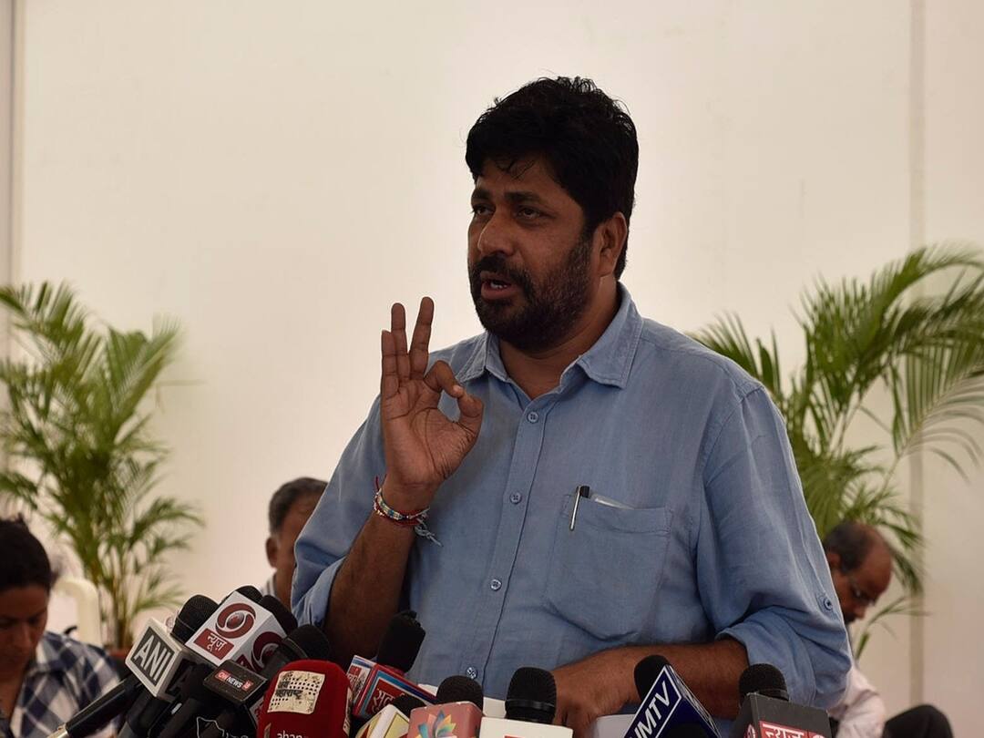 Bacchu Kadu on Cabinet Expansion : न्यायालयाच्या तारखांपेक्षा मंत्रिमंडळ विस्ताराच्या तारखा जास्त झाल्या; बच्चू कडू यांचा खोचक टोला Maharashtra News Bacchu Kadu on Cabinet Expansion Cabinet expansion dates became more frequent than court dates Bacchu Kadu on Cabinet Expansion : न्यायालयाच्या तारखांपेक्षा मंत्रिमंडळ विस्ताराच्या तारखा जास्त झाल्या; बच्चू कडू यांचा खोचक टोला