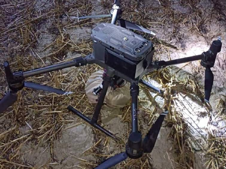 Border Security Force shoots down 5 drones in 4 days on international border in Punjab Border Security Force: எல்லை பகுதியில் ஆளில்லா விமானம் மூலம் போதை பொருள் கடத்தும் முயற்சி.. நீடிக்கும் பதற்றம்..