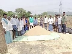 నకిలీ విత్తనాలతో మోసపోయిన రైతులు, బాధ్యులపై చర్యలు తీసుకోవాలంటూ పోలీసులకు ఫిర్యాదు