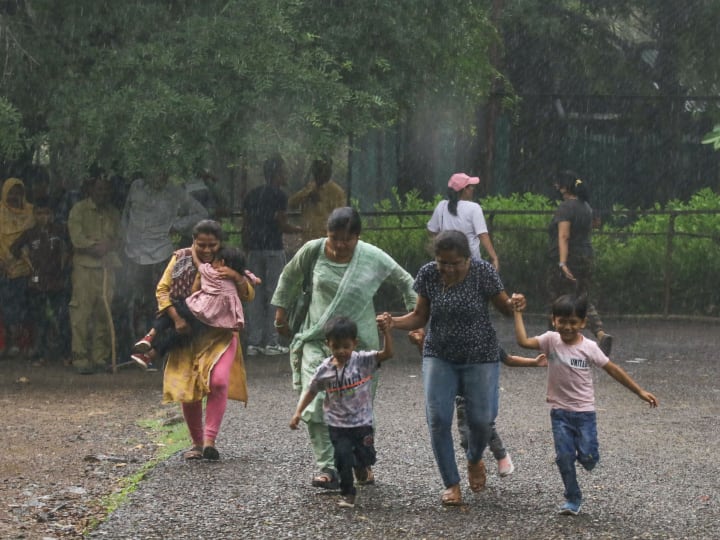 Bihar Weather Today 25 May 2023 Chances of Heavy Rain in Katihar Kishanganj and Purnia Know IMD Updates ann Bihar Weather Today: बिहार के तीन जिलों में आज भारी बारिश की संभावना, ये रहा प्रदेश के मौसम का लेटेस्ट अपडेट
