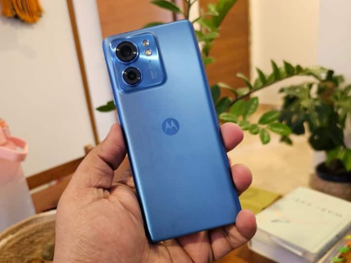 Motorola Edge 40 Launched in India check price offers and specs details Motorola Edge 40 हुआ लॉन्च, फोन में मिलेगा मीडियाटेक डायमेंसिटी 8020 प्रोसेसर और 32MP का सेल्फी कैमरा
