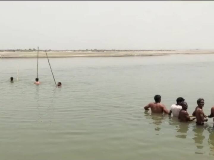 UP News: कासगंज में हादसा, गंगा नदी में नहाने गई दो लड़कियां डूबीं, एक की मौत, दूसरे की तलाश जारी Kasganj girl dies due to drowning in river Ganga search operation continues for missing another girl ANN UP News: कासगंज में हादसा, गंगा नदी में नहाने गई दो लड़कियां डूबीं, एक की मौत, दूसरे की तलाश जारी