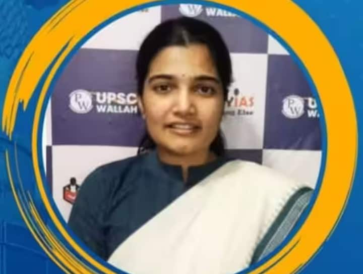 ઉમા હરથી એનએ UPSC CSE પરીક્ષામાં ત્રીજું સ્થાન મેળવ્યું છે. તેણે IIT હૈદરાબાદમાંથી સિવિલ એન્જિનિયરિંગમાં ગ્રેજ્યુએશન કર્યું છે. તેનો ઓપ્શનલ વિષય એંથ્રોપોલોજી હતો.