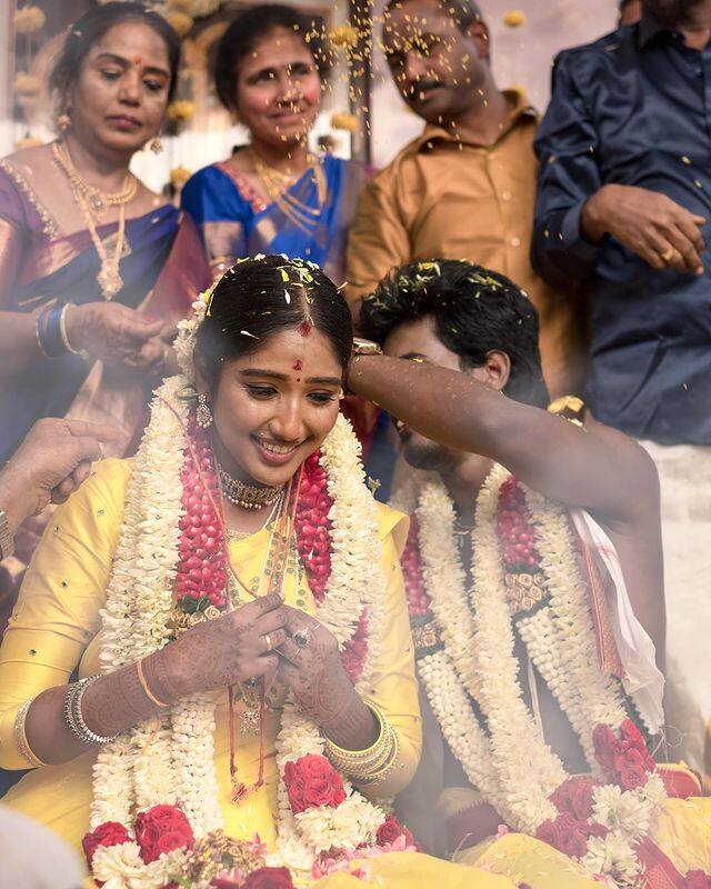 தற்போது, திருமணத்தின் போது எடுக்கப்பட்ட புகைப்படங்களை ராஜா வெற்றி பிரபு பதிவிட்டுள்ளார்.