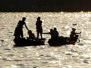 Tamilnadu Fishermen: தமிழகமே அதிர்ச்சி..! ராமேஸ்வரம் மீனவர்கள் 13 பேர் கைது - இலங்கை கடற்படை அட்டூழியம்