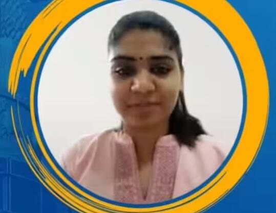 ਸਮ੍ਰਿਤੀ ਮਿਸ਼ਰਾ ਨੇ UPSC CSE ਪ੍ਰੀਖਿਆ ਵਿੱਚ ਚੌਥਾ ਸਥਾਨ ਹਾਸਲ ਕੀਤਾ ਹੈ। ਉਨ੍ਹਾਂ ਨੇ ਦਿੱਲੀ ਯੂਨੀਵਰਸਿਟੀ ਦੇ ਉੱਤਰੀ ਕੈਂਪਸ ਦੇ ਮਿਰਾਂਡਾ ਹਾਊਸ ਕਾਲਜ ਤੋਂ ਗ੍ਰੈਜੂਏਸ਼ਨ ਕੀਤੀ ਹੈ। ਉਨ੍ਹਾਂ ਦਾ ਆਪਸ਼ਨਲ ਸਬਜੈਕਟ ਜ਼ੂਲੋਜੀ ਸੀ।