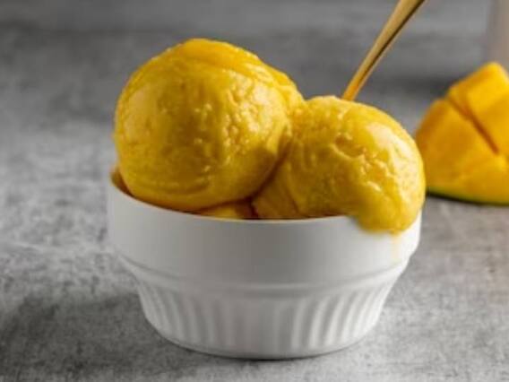 Eggless Mango Ice Cream: हिट वेव में पेट को रखना है ठंडा तो घर पर बनाएं Eggless मैंगो आइस्क्रीम