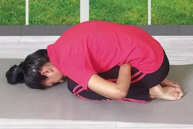 A cure for many problems of women... Just do this asana for 5 minutes daily! There is a cure for many diseases મહિલાઓની અનેક સમસ્યાઓનો એક જ ઈલાજ... બસ રોજ 5 મિનિટ કરો આ આસન! અનેક બીમારીનો ઈલાજ