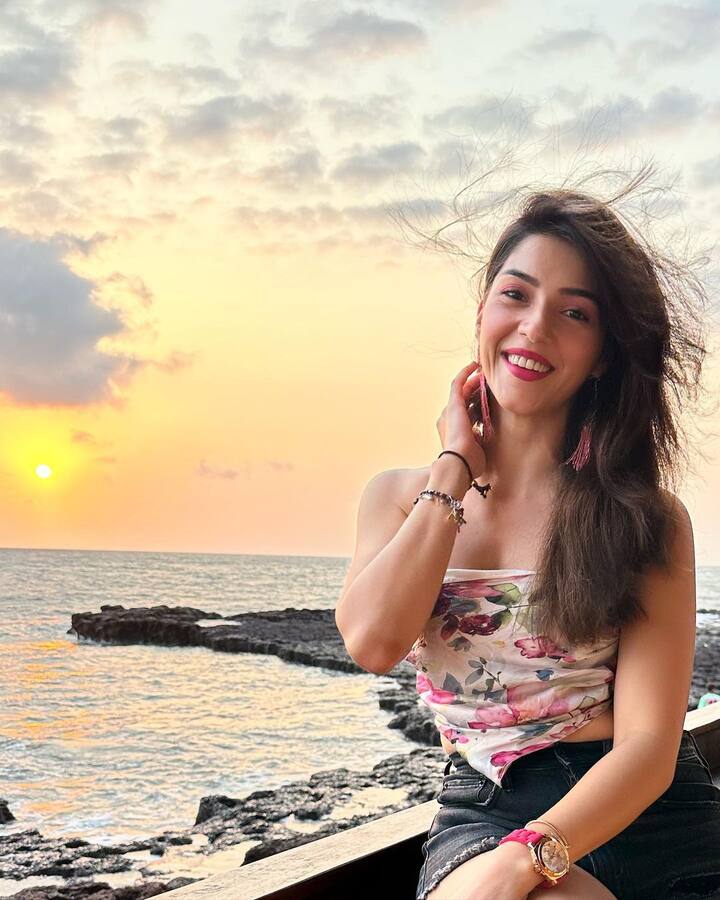 మెహ్రీన్ అందమైన ఫోటోలు