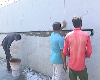 Atal Bridge Controversy: વડોદરાનો અટલ બ્રિજ વિવાદમાં, ઠેર-ઠેર તિરાડો પડી- ગુણવત્તા વિનાનું કામ, કૉન્ટ્રાક્ટર પર ઉઠ્યા સવાલો
