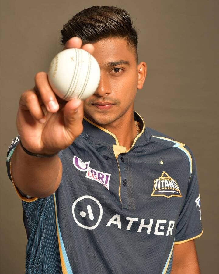 दर्शनने 'मुश्ताक अली टी - 20' स्पर्धेत चार चेंडूत चार बळी घेतले होते. असा पराक्रम करणारा तो भारताचा दुसरा तर जगातला नववा गोलंदाज ठरला होता.